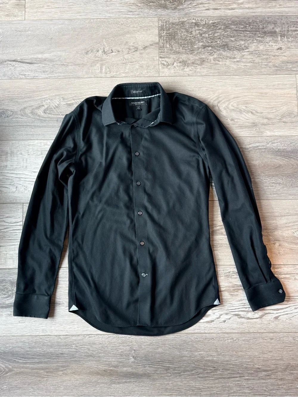 Banana Republic Non-Iron Grant Fit Black Button Down Shirt Men’s Small